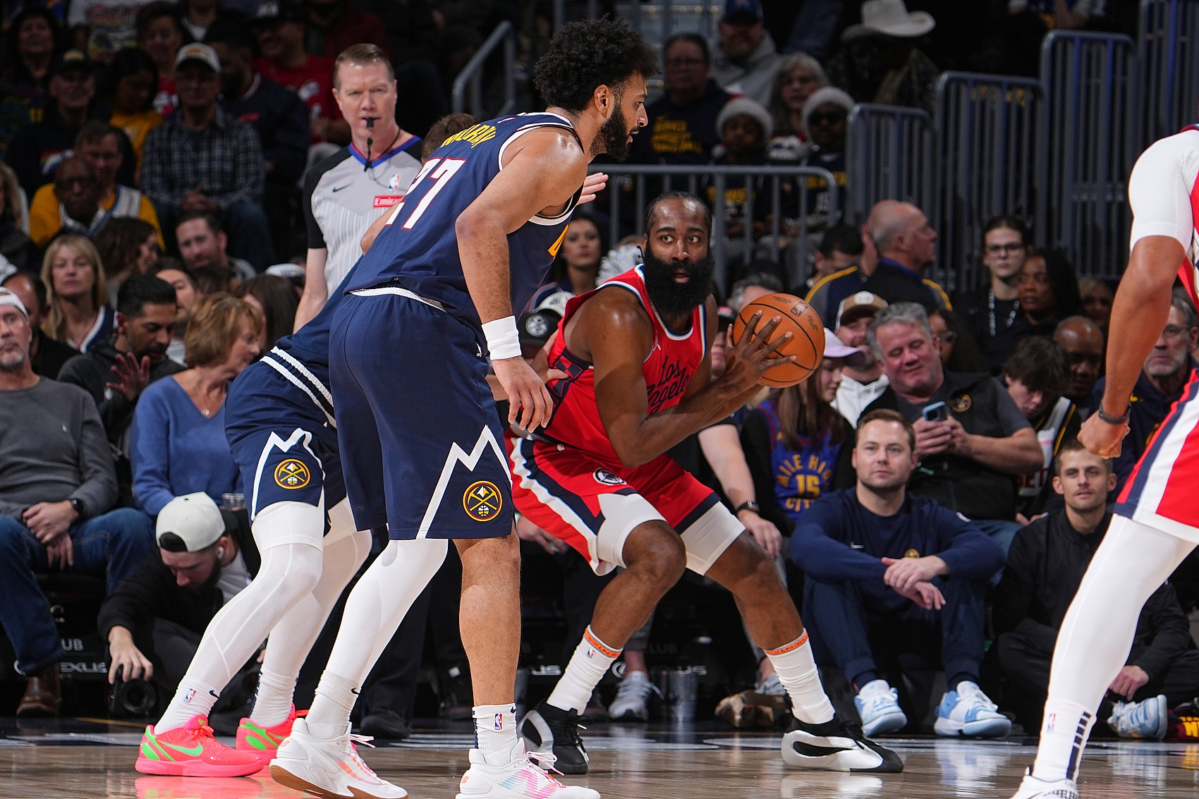 开云体育app-关于穆雷焦点对战，詹姆斯与90激战瑞士队分钟，表现优异胜负难料！比赛高潮迭起的信息