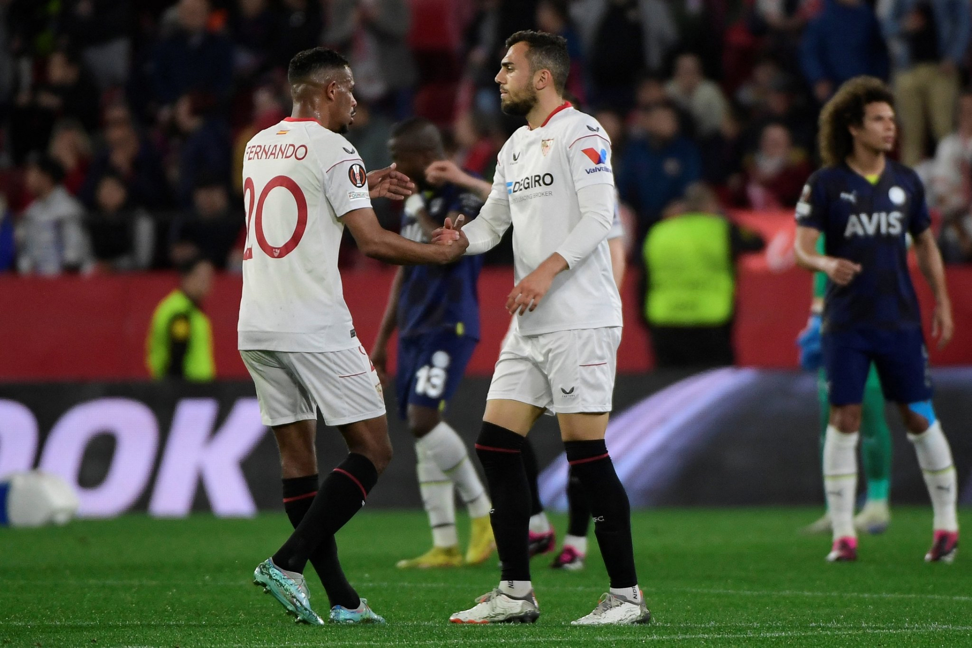 开云体育app-集结日塞维利亚备战欧联，防线松动细节曝光，引发热议，年轻球员得到机会的简单介绍